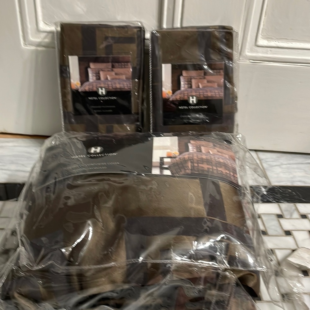 Hotel collection full queen comforter cover and two standard pillow shams
